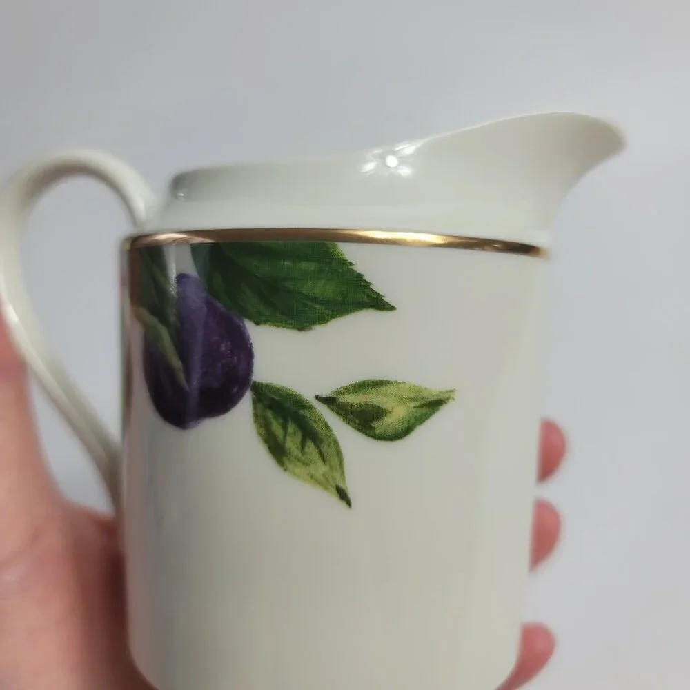 Mikasa Plum Court L3132 Creamer White with Purple Plums and Green Leaves